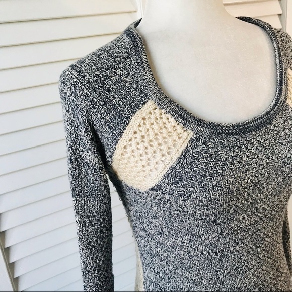 2/$25 PINK ROSE Blue Cream Scoop Neck Sweater Size Small - Picture 3 of 9